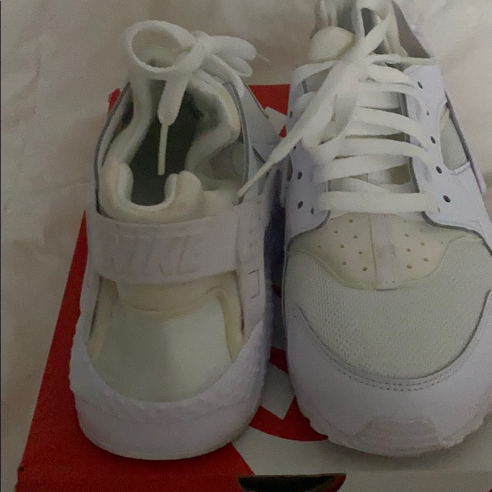 Shoes - Picture 5 of 5
